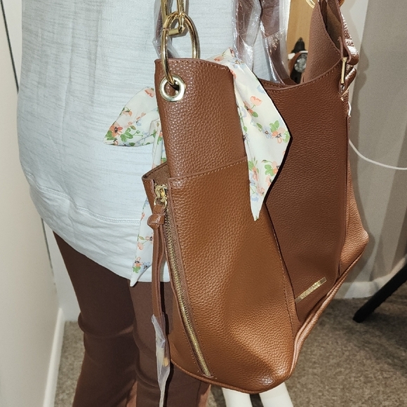 Steve Madden Tan Shoulder Bag with Floral Accent - Picture 9 of 10